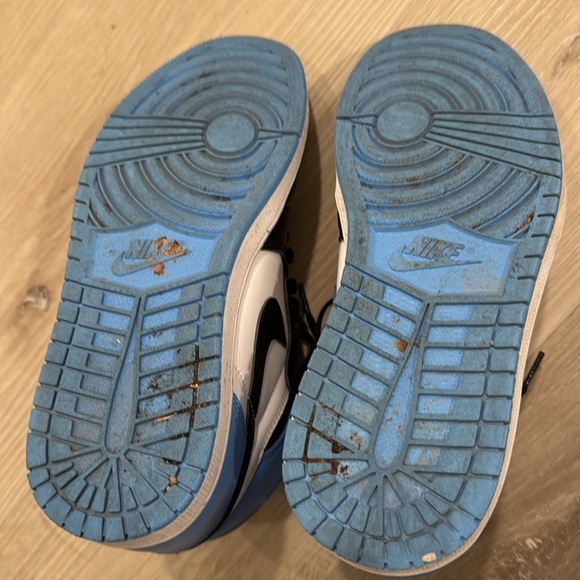 Nike Air Jordan 1 Retro High UNC Toe - Picture 3 of 3